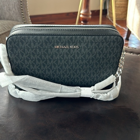 Michael Kors EW Black Crossbody new with tags - Picture 4 of 6